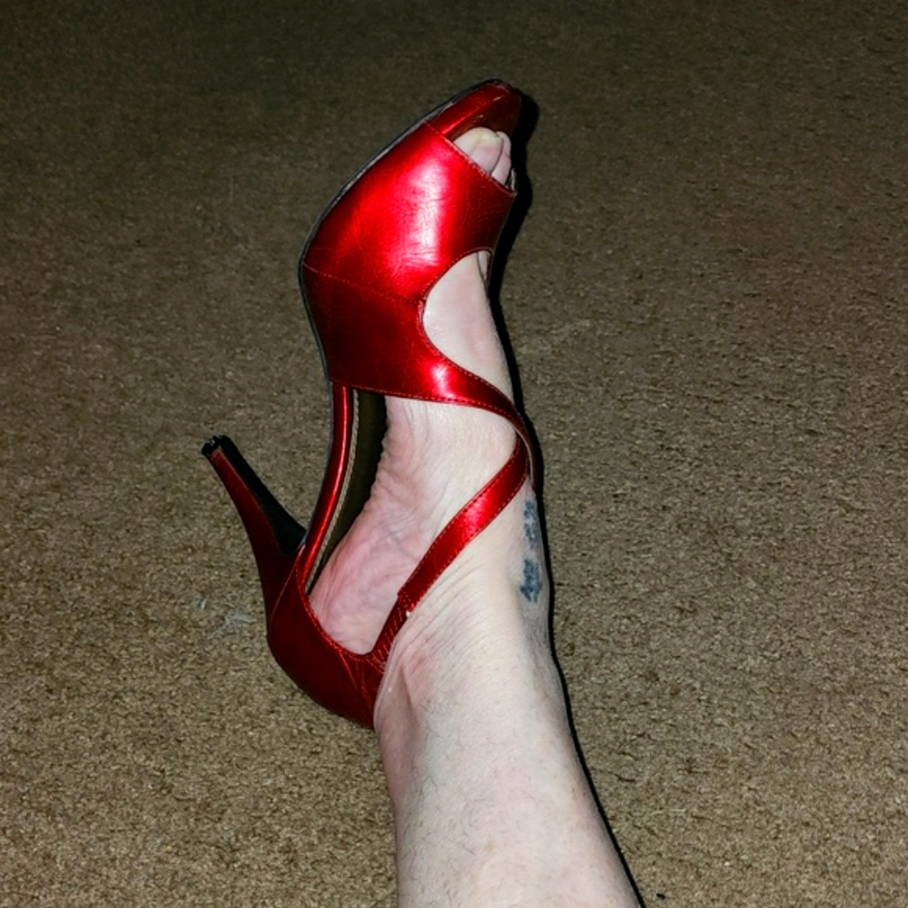 EUC Kim Roger's heels.
